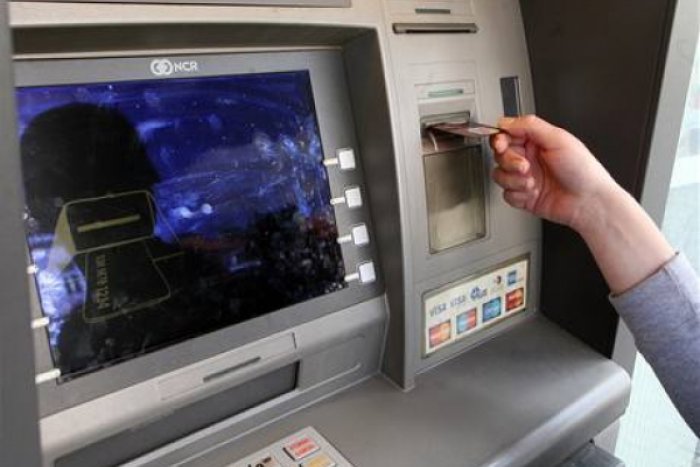 Ilustračný obrázok k článku Mladá Košičanka v akcii: Kristína (25) najskôr ukradla platobnú kartu, potom sa začali diať veci!