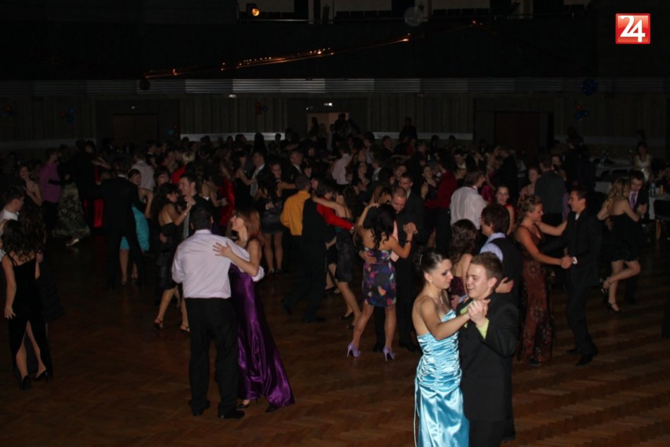 Ilustračný obrázok k článku Sála, v ktorej sa zabával hádam každý Žiarčan: Estrádku čaká rekonštrukcia