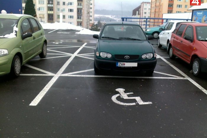 Ilustračný obrázok k článku Ste ZŤP a zabudli ste si vymeniť parkovací preukaz? Dopúšťate sa priestupku