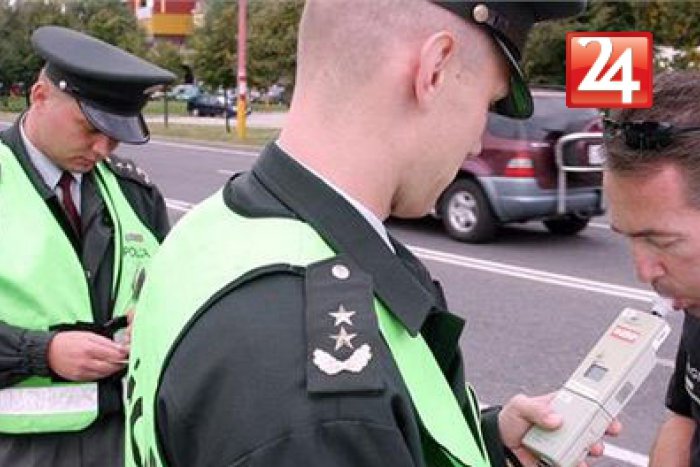 Ilustračný obrázok k článku Polícia si dnes posvieti na chodcov: Rozdá im reflexné pásky