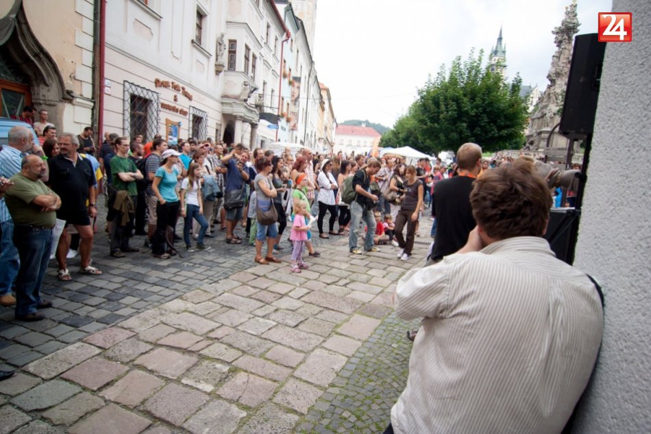 Ilustračný obrázok k článku Gagy predstavia aj kreslený humor: Chýbať nebude dražba čistého papiera