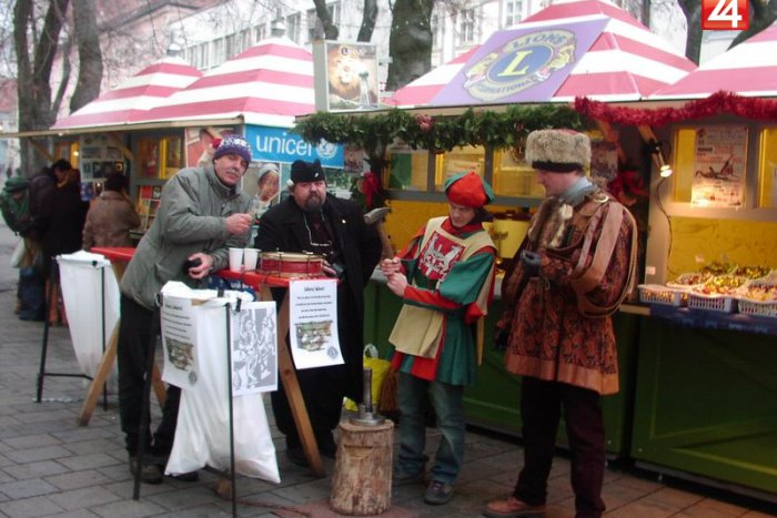 Ilustračný obrázok k článku Punč v Žarnovici zdarma, v Žiari za peniaze: Obidva sa vypili do poslednej kvapky