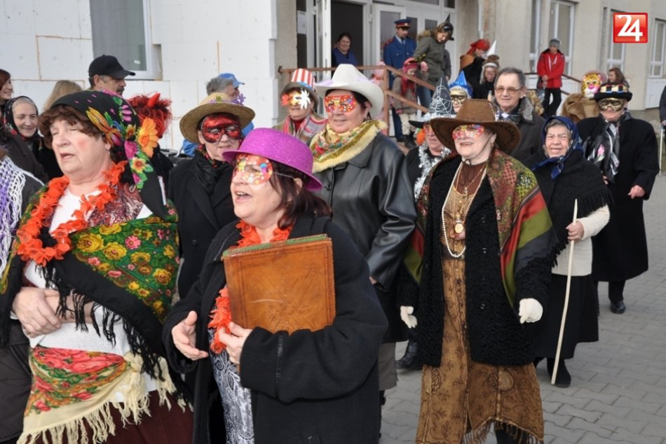 Ilustračný obrázok k článku Úradovanie silného sneženia bolo cítiť aj v Španej Doline: Fašiangy poznačila kalamita