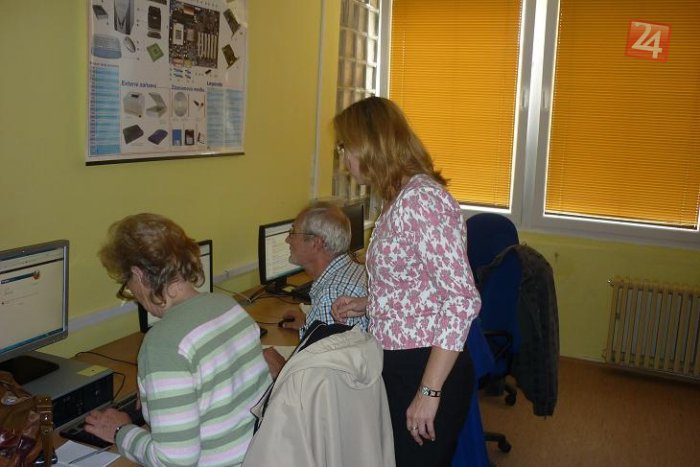 Ilustračný obrázok k článku Na učenie nie je nikdy príliš neskoro: Aha, do čoho sa pustia lučeneckí seniori