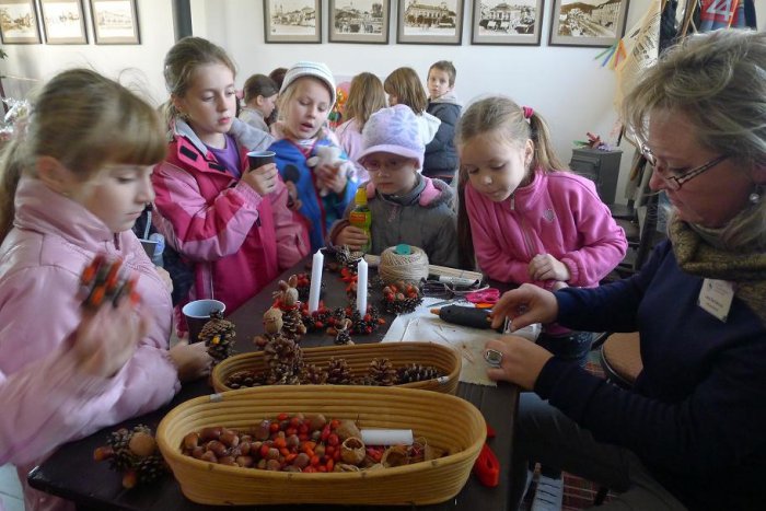 Ilustračný obrázok k článku Predvianočné tvorivé dielne pre deti: Čo si budú môcť Pod stĺpami vyrobiť?