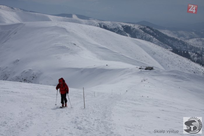 Ilustračný obrázok k článku Pri Zelenom plese zasahovali horskí záchranári. Zranil sa tu skialpinista
