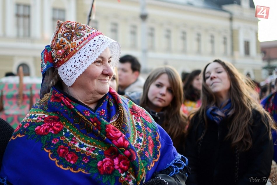 Ilustračný obrázok k článku Sprievod masiek, jarmok aj zabíjačka: PROGRAM fašiangov v Nitre