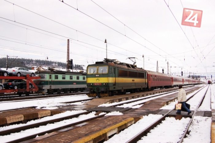 Ilustračný obrázok k článku Aktualizované: Vlaky z Bratislavy sa pohli. Meškajú približne pol hodinu