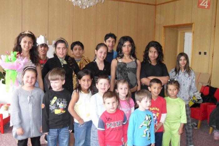 Ilustračný obrázok k článku V Bystrici vyrastá nová divadelná dielňa: Budujú ju dievčatá z detských domovov