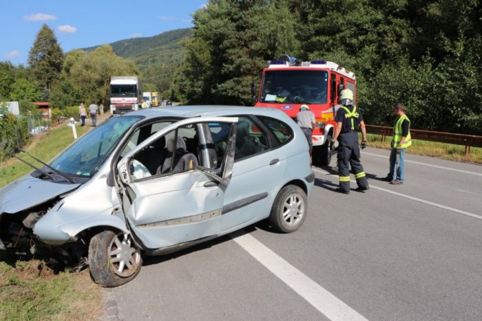 Ilustračný obrázok k článku OBRAZOM: Vodič (27) zišiel z cesty, z auta vrak!