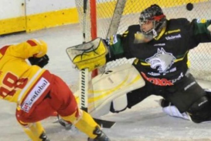 Ilustračný obrázok k článku Vlkom proti vojakom šťastena priala: Zápas ponúkol hokejové drama až do konca