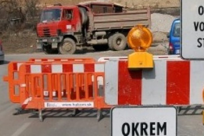Ilustračný obrázok k článku Motoristi dajte pozor: Opravujú most, tvoria sa kolóny