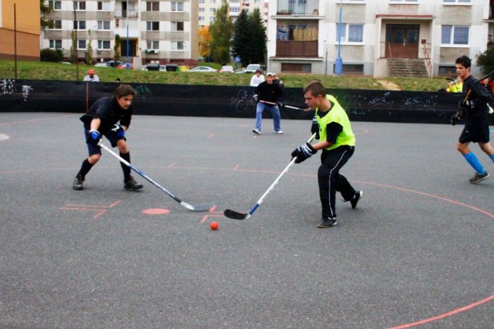 Ilustračný obrázok k článku Hokejbal: V šlágri kola rozhodli až nájazdy