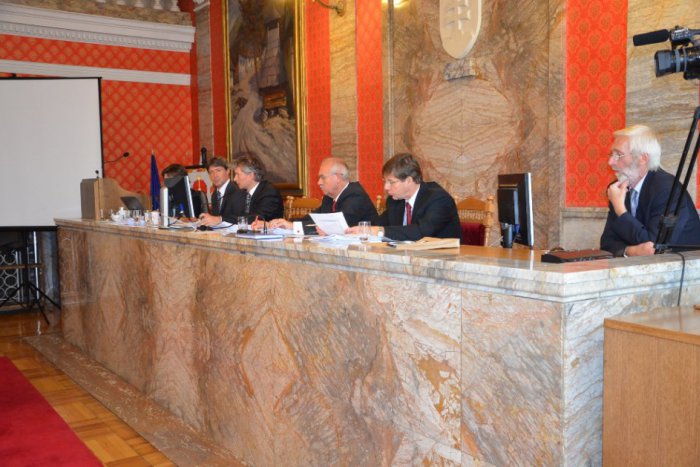 Ilustračný obrázok k článku MsZ: Otáznik nad ruinou na Mostovej zostáva