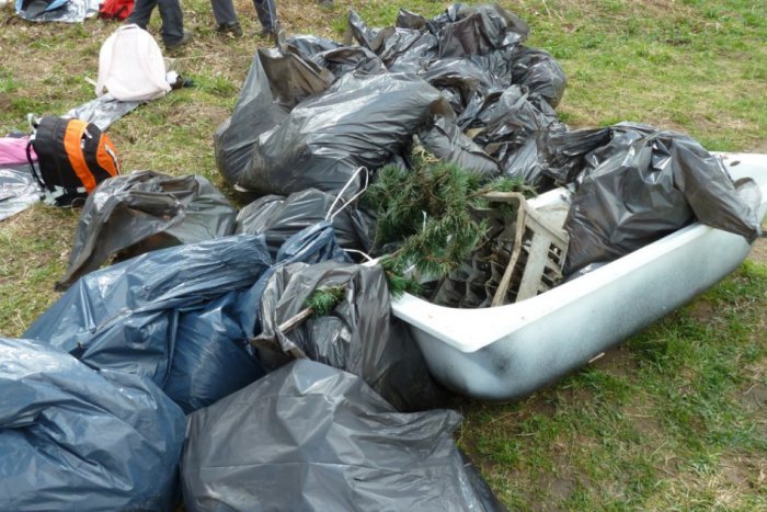 Ilustračný obrázok k článku Čistenie Tatier? V horách 640 kg smetí, našli aj kuriozitu