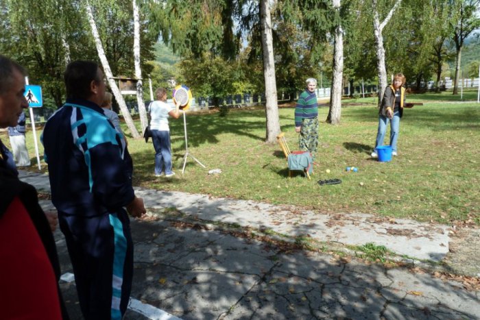 Ilustračný obrázok k článku Revúcki seniori idú s dobou: Na oslavách hrali petang