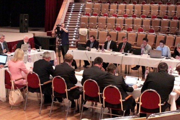 Ilustračný obrázok k článku Divoká diskusia: Platené parkovisko ako nečakaná novinka