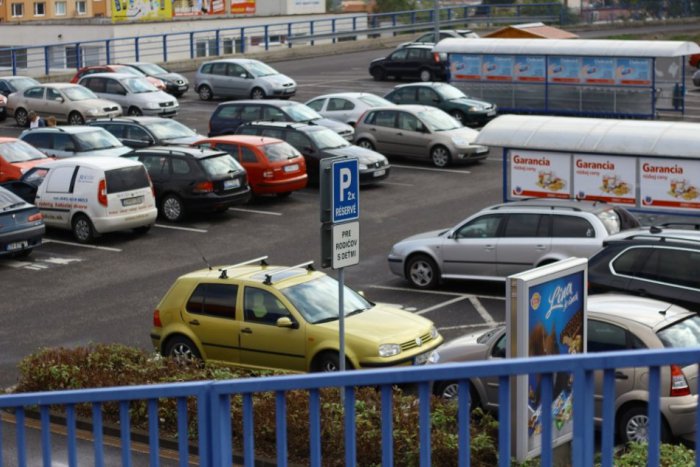 Ilustračný obrázok k článku Bezohľadnosť niektorých vodičov šokuje aj na parkovisku