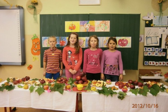 Ilustračný obrázok k článku Jabĺčkové popoludnie sa deťom páčilo