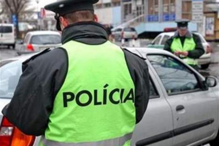 Ilustračný obrázok k článku Policajné kontroly po celý týždeň: Motoristi, dajte si pozor na alkohol aj pásy