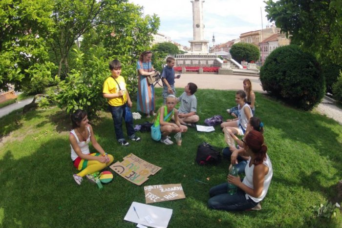 Ilustračný obrázok k článku Mladí ľudia nie sú ľahostajní, rozhodli sa pomôcť