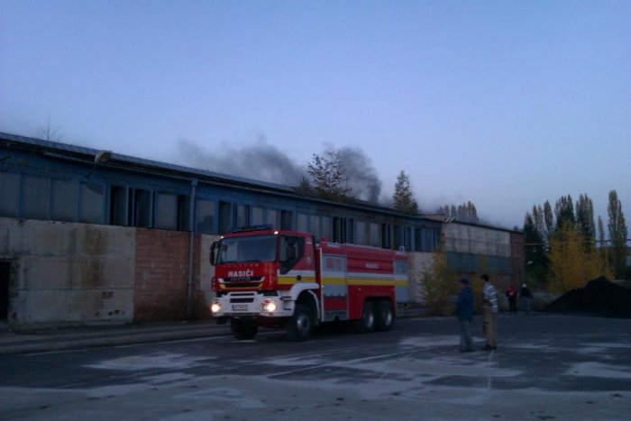 Ilustračný obrázok k článku ZÁBERY Z MIESTA: V tehelni vypukol požiar