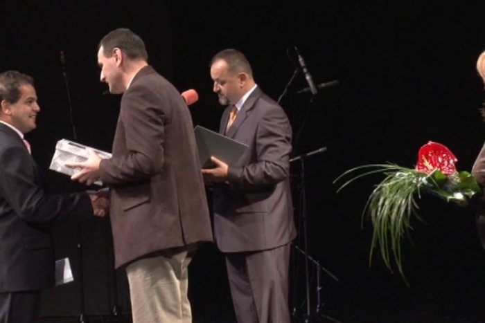 Ilustračný obrázok k článku PSK opäť udelil ocenenia v sociálnych službách. Krídla túžby aj pre Alexandra Makulu z Batizoviec