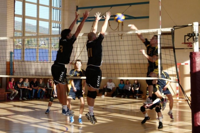 Ilustračný obrázok k článku Volejbalisti hrali ako o život: Martinčanov pod sieťou zvalcovali