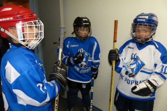 Ilustračný obrázok k článku Radosť našich hokejových drobcov: Hrdia sa novučičkými dresmi