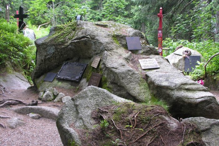 Ilustračný obrázok k článku Aby sa na nich nezabudlo: Na Symbolickom cintoríne budú spomínať na obete hôr