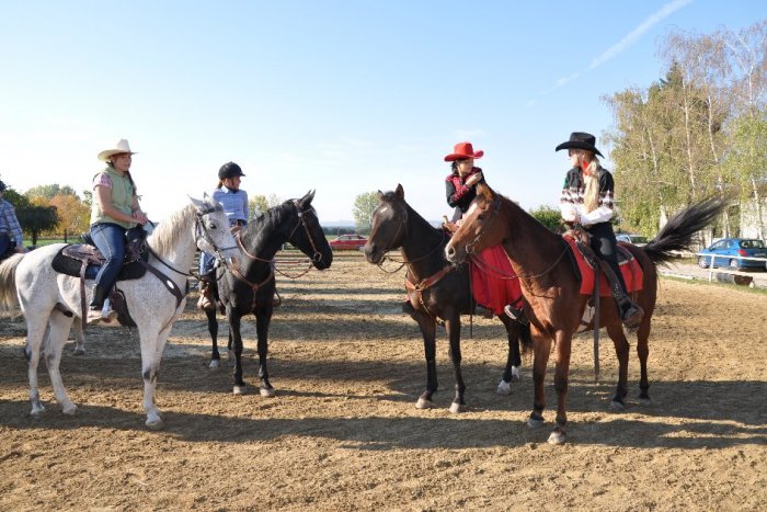 Ilustračný obrázok k článku Westernoví jazdci ukončili sezónu Hubertovou jazdou