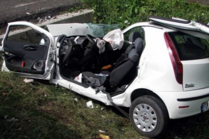 Ilustračný obrázok k článku To ho vyjde draho! Mladík (18) nedal prednosť a zdemoloval policajné auto