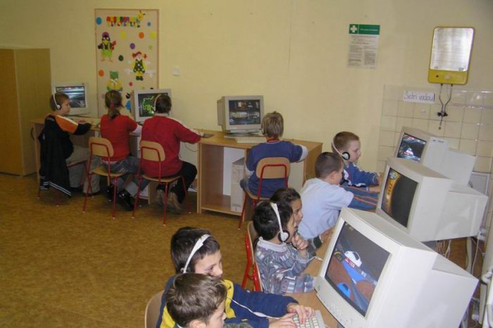 Ilustračný obrázok k článku Chudobným deťom zriadili študovňu: Chodí do nej len Alex, učil by sa aj soboty