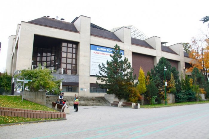 Ilustračný obrázok k článku Poprad a jeho mestské strašidlá: Kedy sa Horse a Fórum konečne dokončia?