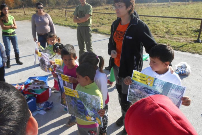 Ilustračný obrázok k článku Deti učili ako narábať s odpadkami. Školáčka Zuzka prekvapila svojou múdrou filozofiou