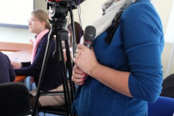 Ilustračný obrázok k článku Novinár by mal byť jemne a zdravo drzý