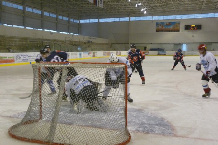 Ilustračný obrázok k článku Prvý zápas revúckych hokejistov: Súper čelil kanonáde, schytal 11 gólov