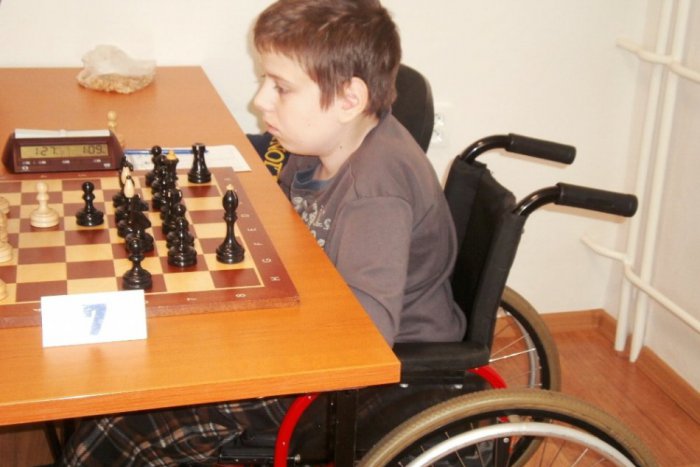 Ilustračný obrázok k článku Marek (13) je šachový génius: Na vozíku poráža aj dospelých