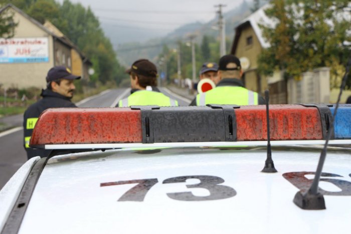 Ilustračný obrázok k článku Dlhoprstý v dedinskej škole ukradol dataprojektory, peniaze aj tepláky!