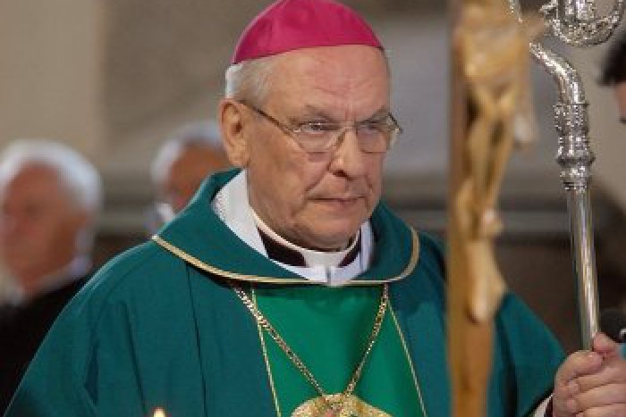 Ilustračný obrázok k článku Spomienky na tých, čo nás opustili. Blízki nezabudli ani na biskupa Baláža (†70)