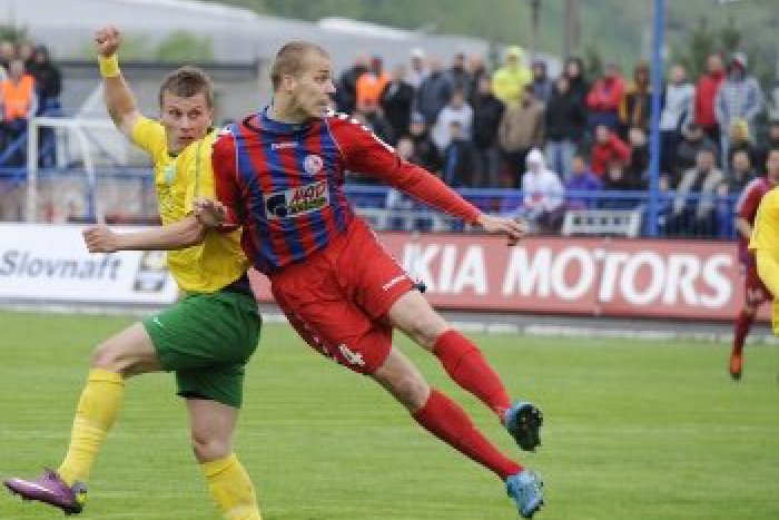 Ilustračný obrázok k článku Napínavý duel Seničanov a Šošonov skončil 0:0