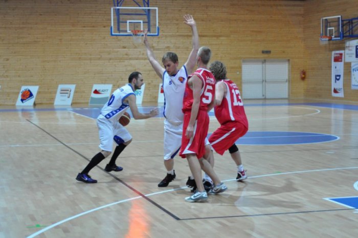 Ilustračný obrázok k článku Množstvo nepremenených šancí zpod koša mužov pripravilo o body