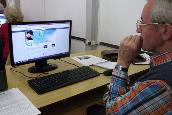 Ilustračný obrázok k článku Aj vy máte starých rodičov na facebooku?