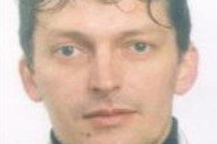 Ilustračný obrázok k článku Polícia hľadá podvodníka! Milan (44) sa vydáva za sklenára