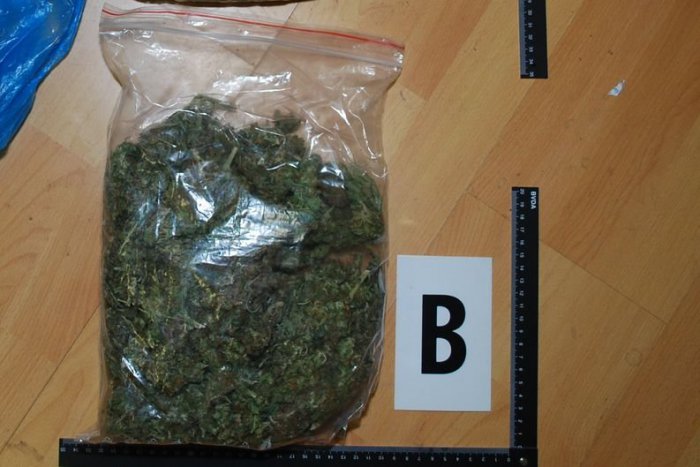 Ilustračný obrázok k článku V Žitavanoch chytili dílera: Okrem drog prevádzkoval aj nelegálnu migráciu