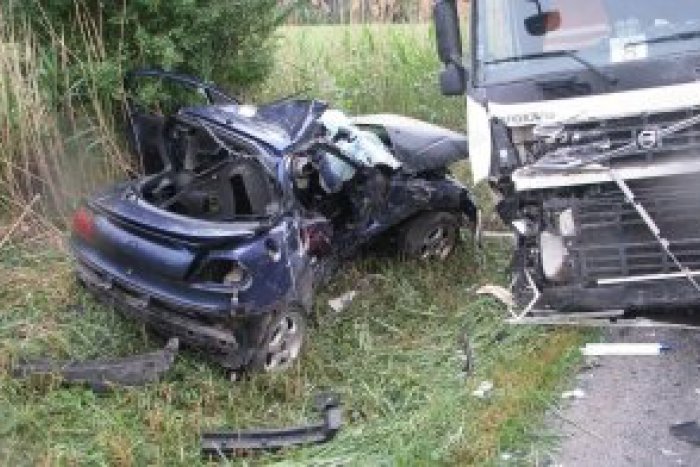 Ilustračný obrázok k článku Vodička(49) v malom aute nemala proti dvom kamiónom šancu!