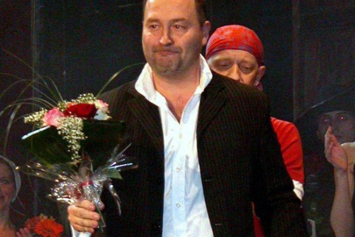 Ilustračný obrázok k článku Toto sa hocikomu nepodarí! Gymnazistom hral na stužkovej Michal David