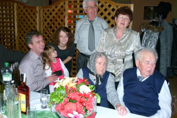 Ilustračný obrázok k článku Tak toto sa len tak nevidí. Ondrej a Mária oslávili platinovú svadbu