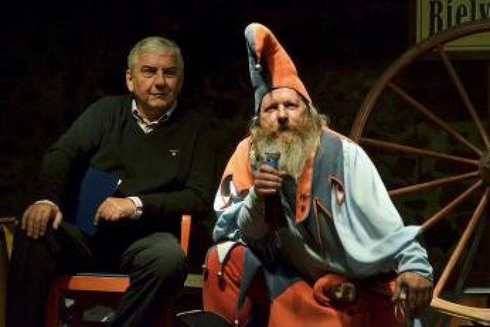 Ilustračný obrázok k článku Donutil: V Štátoch sa ukázalo, že humor netreba preclievať