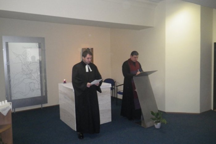 Ilustračný obrázok k článku Za obete dopravných nehôd sa pomodlili aj policajti